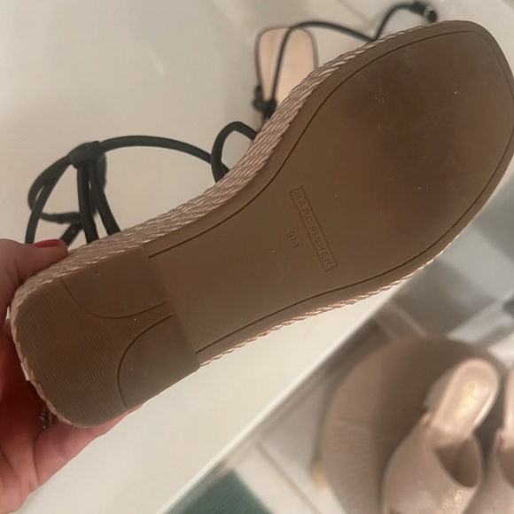 Marc Fisher strappy platform! Like new size 9 black leather - Picture 3 of 4